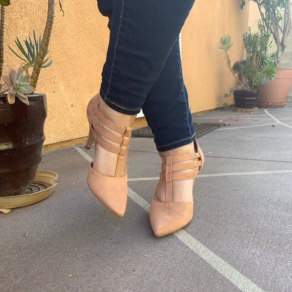 New T- strap mid heels only 10 left - Picture 3 of 8